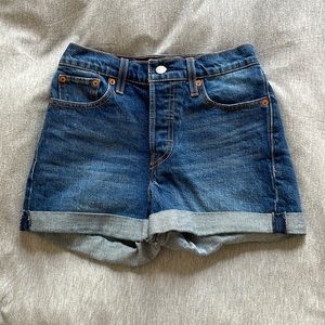 Levis Medium Wash Wedgie Short Size 26